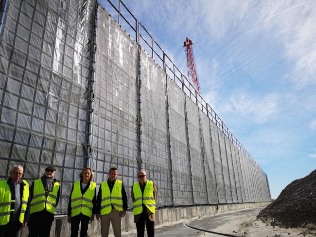 El Puerto de Almería amplía la pantalla atrapa-polvo en el muelle de graneles sólidos