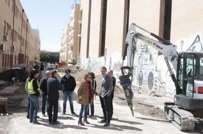 El alcalde supervisa la reforma de la calle junto al Conservatorio de Música