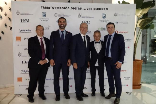 El almeriense Antonio Domene recibe el premio 'Personaje Destacado' otorgado por los 'telecos' andaluces