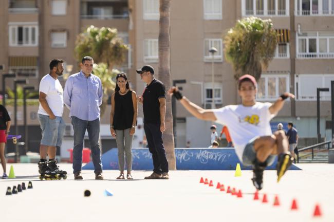 ‘Almería sobre ruedas’ pone en valor los patines como medio de transporte sostenible