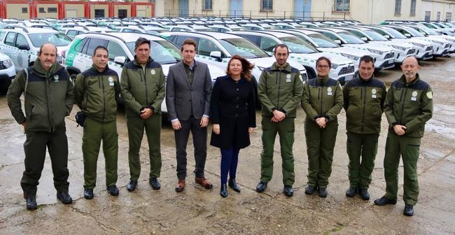 La Junta entrega 73 vehículos a los agentes de medio ambiente