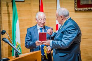 El alcalde de Roquetas de Mar es nombrado Miembro de Honor del Colegio de Médicos de Almería