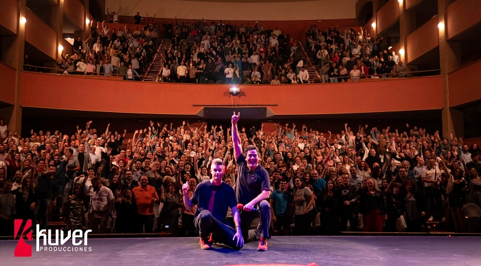 El Auditorio Maestro Padilla se entrega a ‘El Anticoach’ con Pablo Chiapella y Tian Lara hace