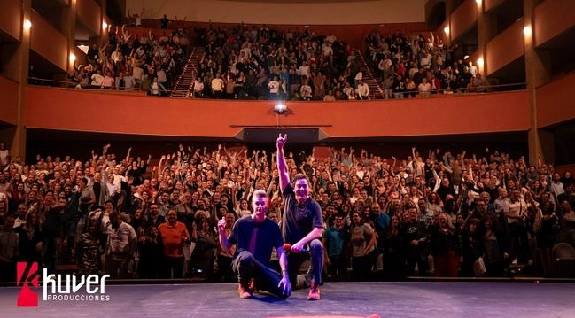 El Auditorio Maestro Padilla se entrega a ‘El Anticoach’ con Pablo Chiapella y Tian Lara hace