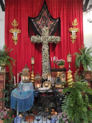 Colores y convivencia en las Cruces de Mayo de Almería