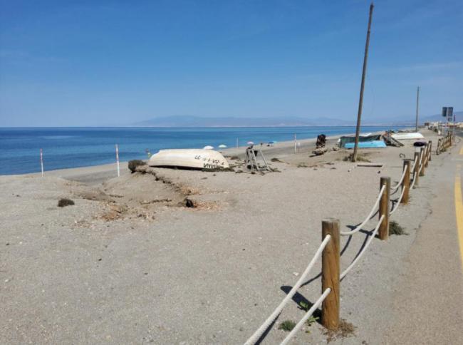 Obras de reparación en la Playa de La Fabriquilla tras daños causados por tormentas