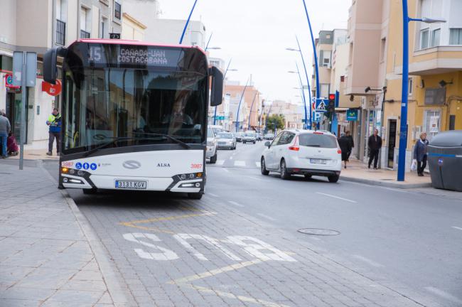 El autobús en la capital queda a mitad de precio