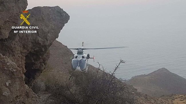 La Guardia Civil tuvo que emplear un helicóptero para auxiliar a un senderista en el Cerro del Fraile