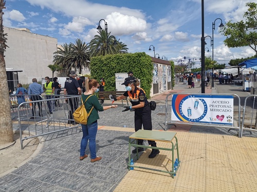 1.350 personas dan vida al mercadillo de Vera en su reapertura