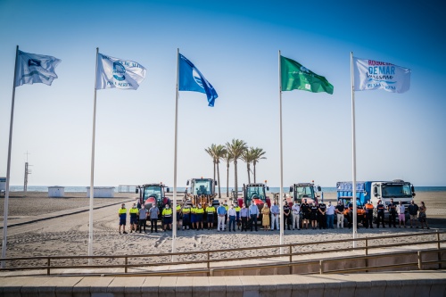 Las playas de Roquetas ondean su calidad y seguridad