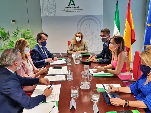 La Junta autoriza al Ayuntamiento de Almería el uso de una parcela para aparcamiento público