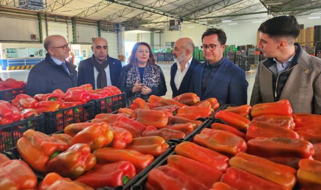 Crespo pone en valor la vocación exportadora del sector hortofrutícola