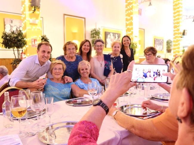 El Centro de Mayores “San Cleofás” de Vera celebra su comida de hermandad