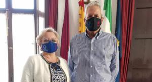 Vera reparte mascarillas contra la violencia machista