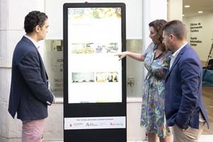 17 tótems digitales para mejorar la experiencia de los turistas en Almería