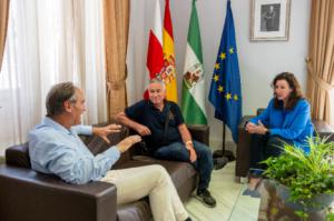 La alcaldesa felicita a Fulgencio Hernández como seleccionador nacional de Dragon Boat