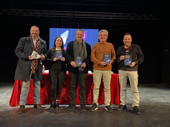 Presentada la guía de minerales “Museo de luminiscencia de Pulpí”