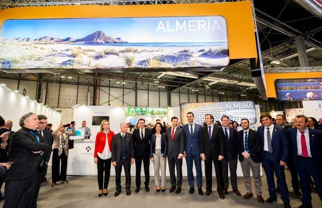 El alcalde invita en FITUR a 'sonreir' en Almería