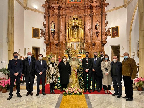 Vera impone su “Escudo de Oro” a María Santísima de Gracia y Esperanza