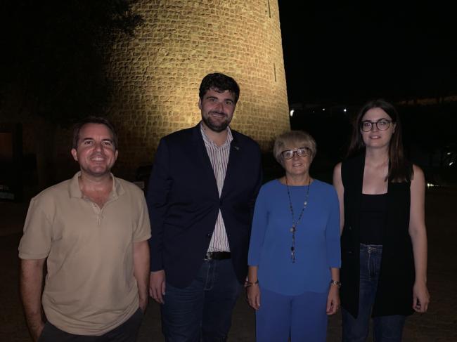 El Castillo de Santa Ana se ilumina de dorado por el cáncer infantil