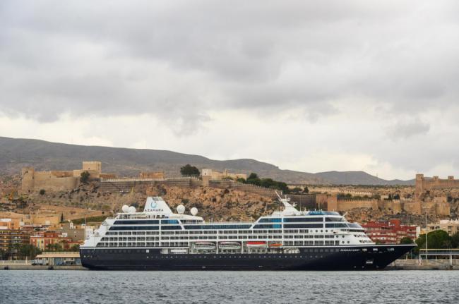 Almería recibe a dos exclusivos barcos en su temporada de cruceros