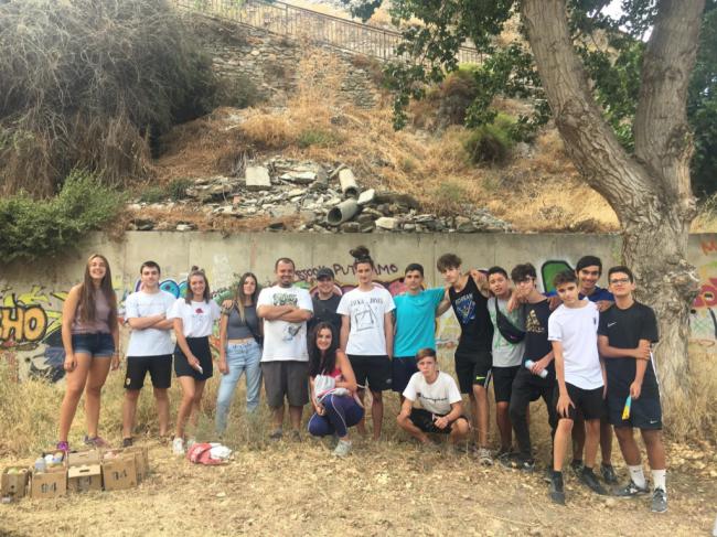 Jóvenes de Bacares participan en un taller de grafiti del Programa ‘Experiencias Creativas’