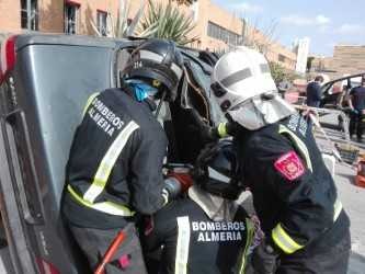 Veintiséis bomberos participan en un curso sobre excarcelación de accidentes de tráfico