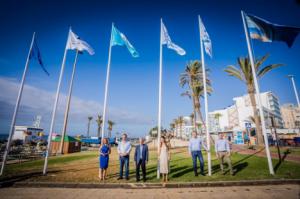 El litoral de Roquetas de Mar vuelve a lucir seis banderas azules este verano