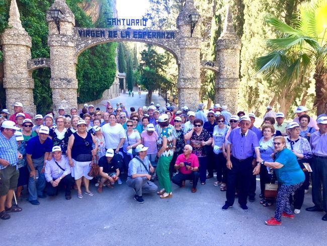 Más de doscientos mayores del municipio visitan Calasparra y Caravaca de la Cruz