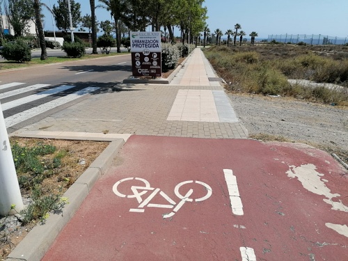 El Ayuntamiento completa el carriles bici entre la N-344 y El Toyo