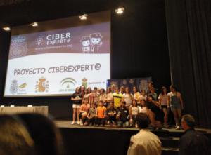 460 alumnos de cinco CEP de El Ejido reciben carnés de Ciberexpertos