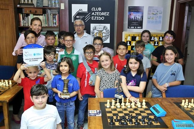 María José Martín visita el Club Ajedrez Ejido