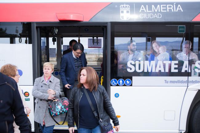 Entra en servicio la nueva línea 15 circular que une levante con poniente