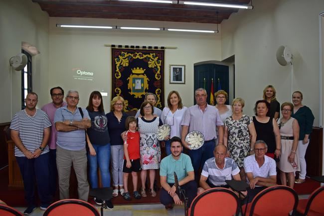 La alcaldesa de Níjar entrega los premios del concurso de Cruces 2018