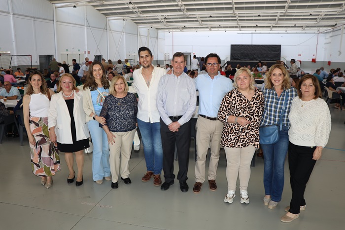 La Parroquia de San Isidro celebra una jornada de convivencia con una gran paella