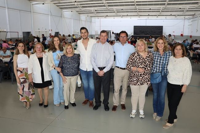 La Parroquia de San Isidro celebra una jornada de convivencia con una gran paella