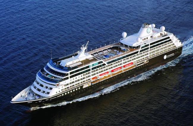 El crucero Azamara Journey, con su exclusivo jacuzzi de proa, hace escala en Almería