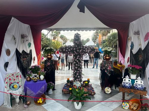 Ocio en el centro con las Cruces de Mayo, el Western y el Rastro de Antigüedades