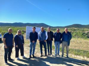 Antonio Mena realiza una visita técnica a un camino rural en Oria