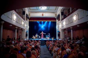 Candilena deslumbra en el Teatro Apolo con Tonada y Luz