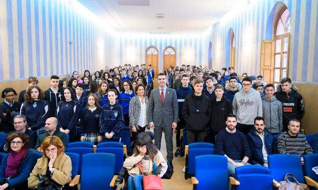 El alcalde inaugura la jornada de orientación laboral de la Compañía de María