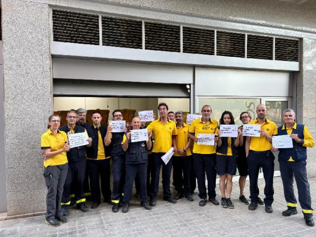 Protesta en Almería: Falta de Carteros en Correos