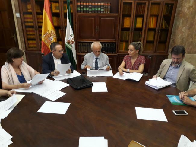 El PFEA reparte 9,1 millones de euros entre 89 municipios de Almería