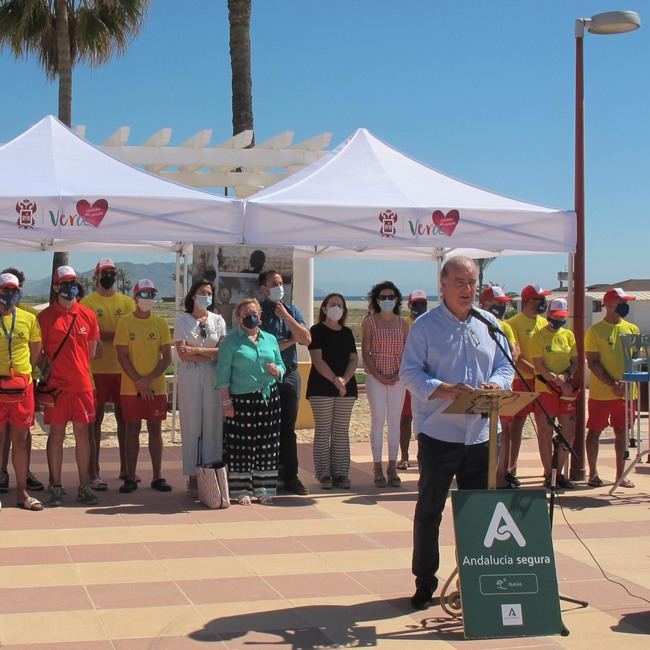 Vera presenta su plan de playas para este verano