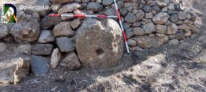 Descubierta una contrapesa de almazara de origen romano en Berja