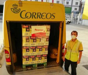 Correos transporta 2.160 litros de leche donados al Banco de Alimentos de Almería