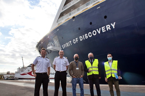 Más de 800 cruceristas del ‘Spirit of Discovery’ desembarcan en Almería