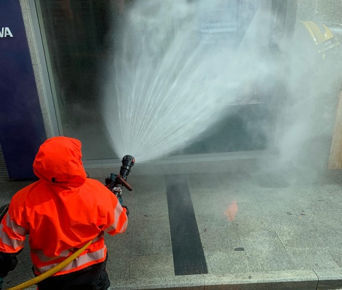 Bomberos del Poniente y Levante desinfectan en una treintena de municipios