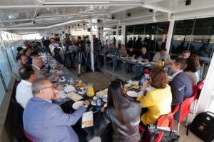 Fernández Pacheco presenta un programa de gobierno que "no es una receta ideológica"