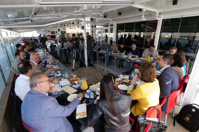 Fernández Pacheco presenta un programa de gobierno que 'no es una receta ideológica'